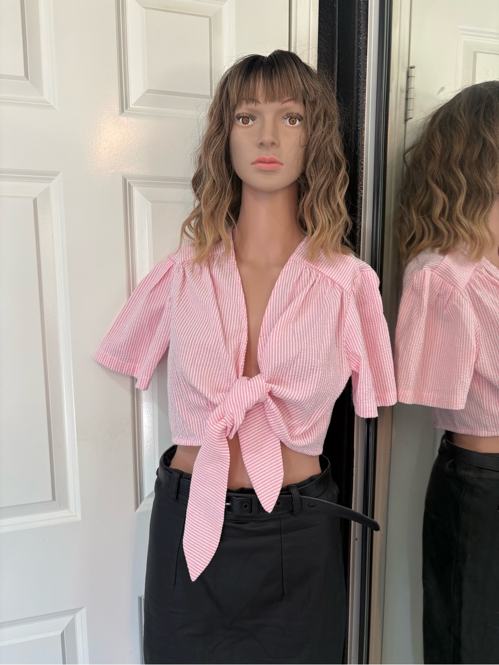 Rockabilly pinup daisy top Pink Tie-Front Seersucker Crop Top - Women